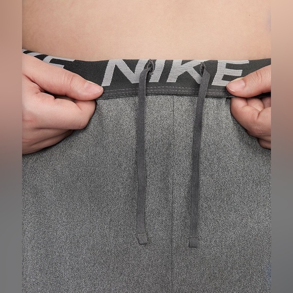 Nike Dri-FIT Attack Women's Mid-Rise 5" Unlined Training Shorts (Plus SZ) 2X - Picture 2 of 8